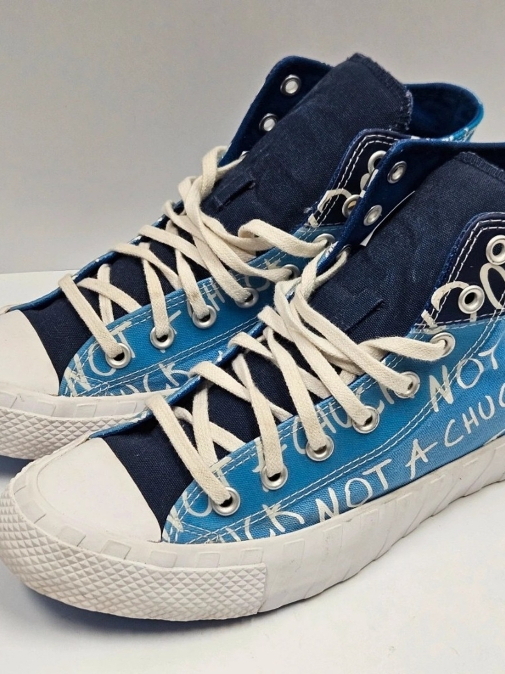 Womens 10/Mens 8 High-Top Canvas Sneakers in Navy & Blue - Casual Lace-Up